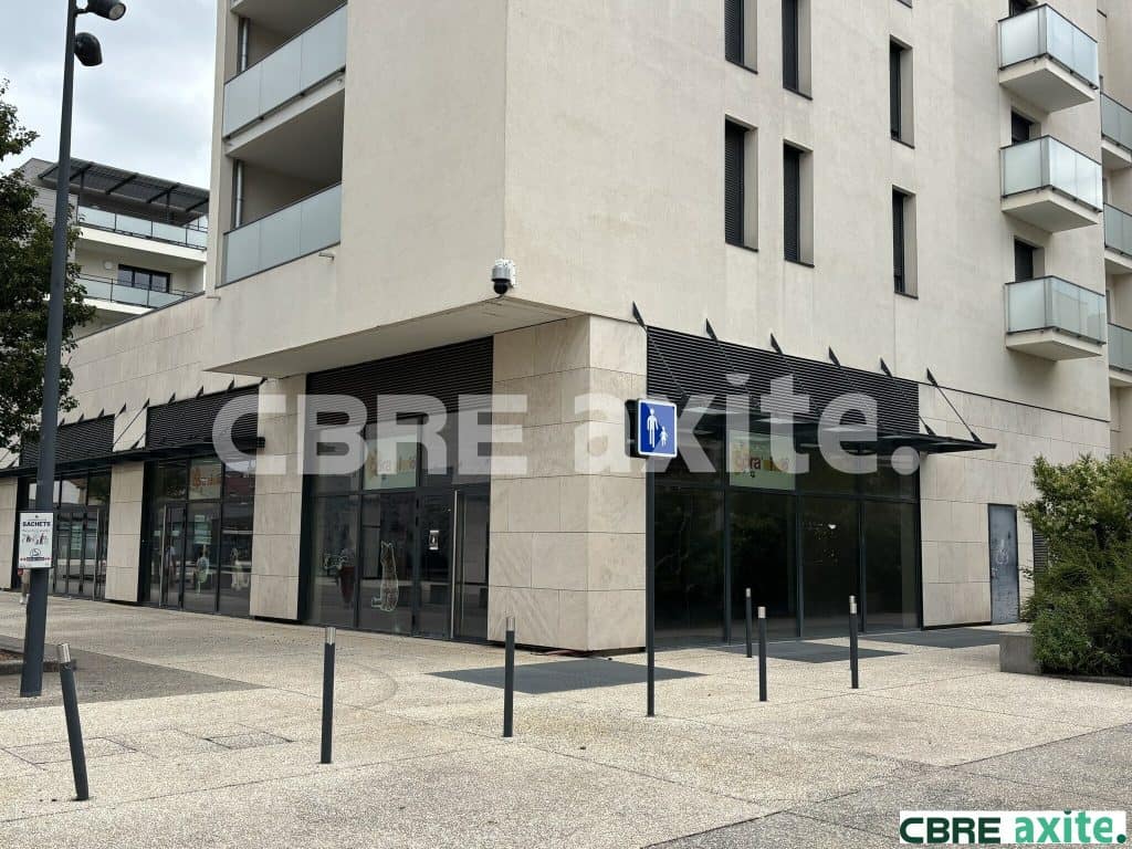 Local commercial de 296 m² à louer à Bourgoin-Jallieu, photo 5 sur 6