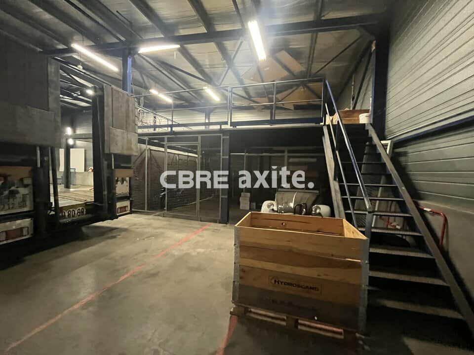 Local d’activité de 900 m² à vendre à Pontcharra, photo 2 sur 8