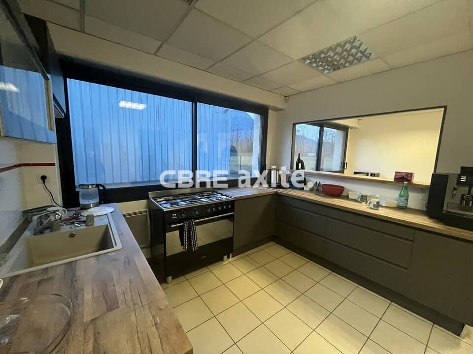 Local d’activité de 900 m² à vendre à Pontcharra, photo 6 sur 8