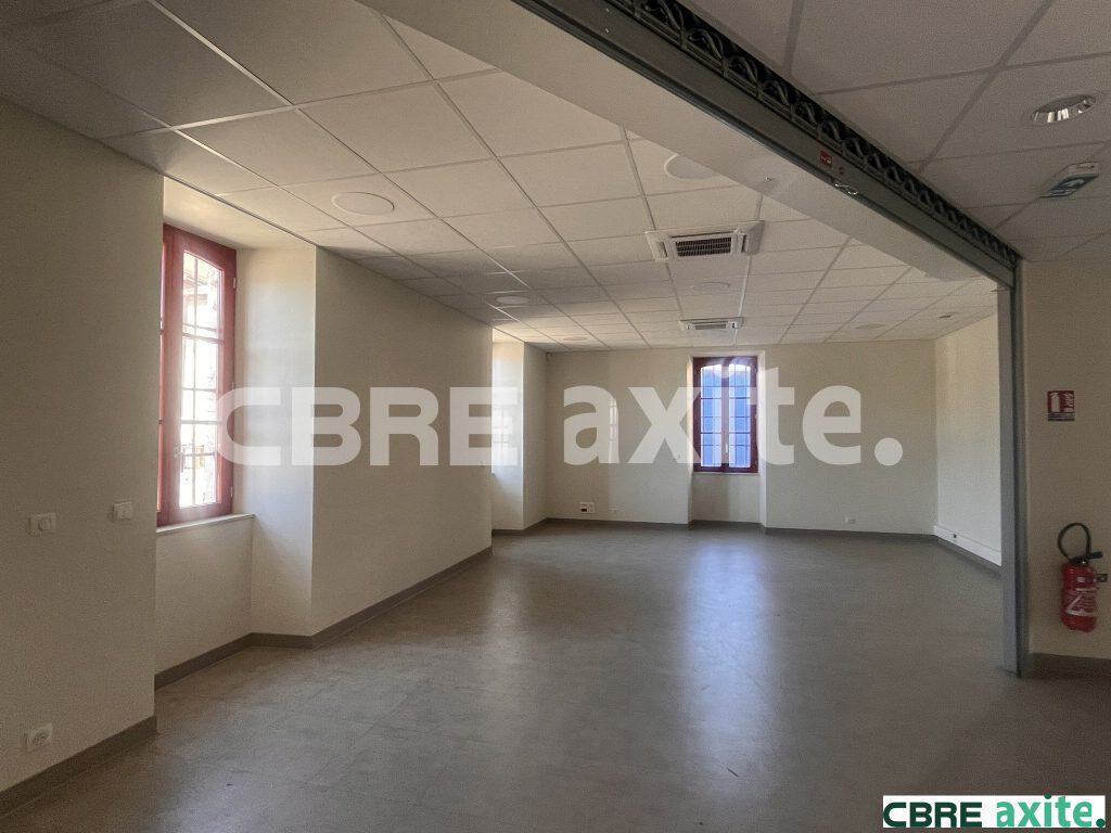 Bureaux de 265 à 552 m² à louer aux Abrets-en-Dauphiné, photo 2 sur 4