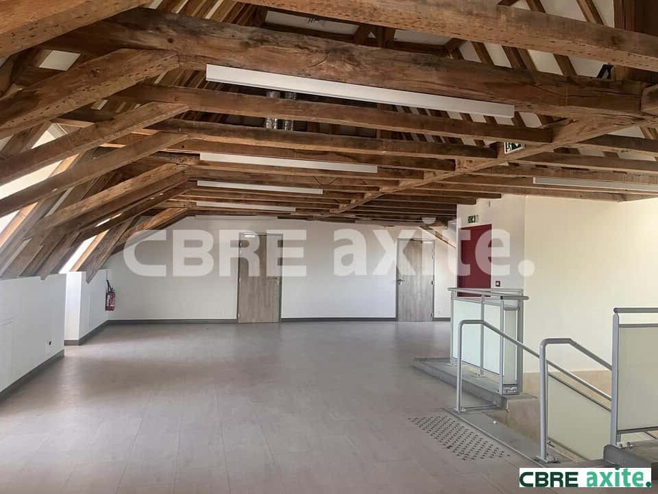 Bureaux de 265 à 552 m² à louer aux Abrets-en-Dauphiné, photo 3 sur 4
