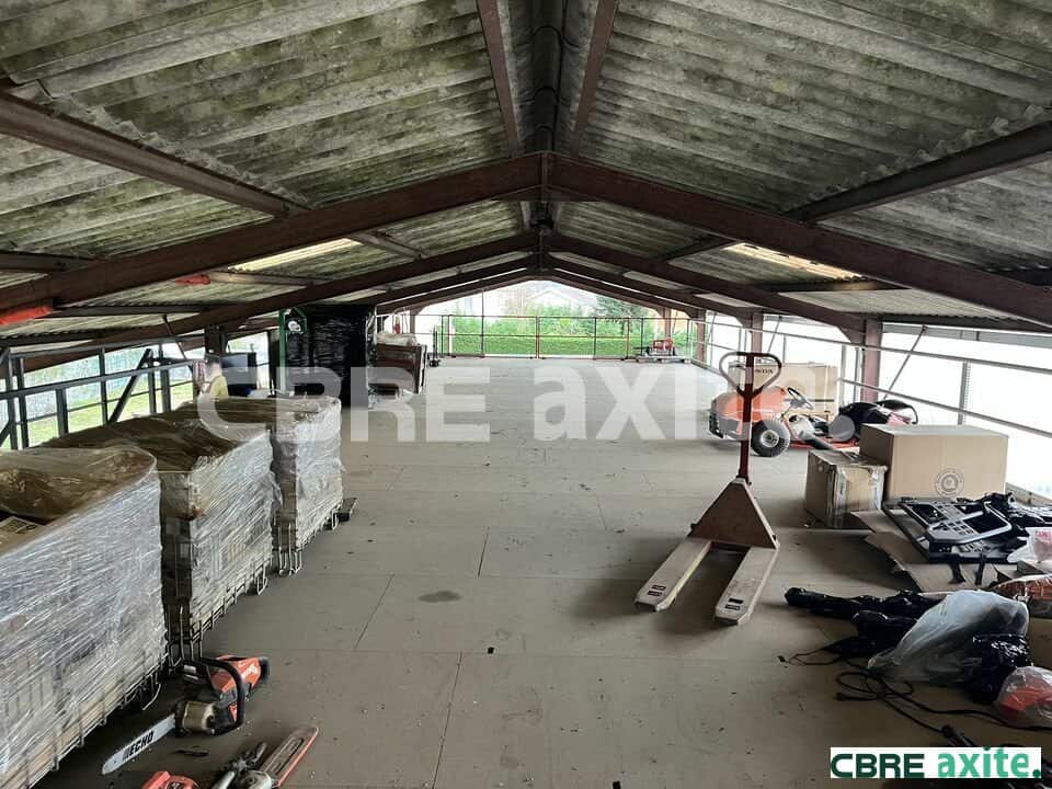 Local d’activité de 435 m² à louer à Nivolas-Vermelle, photo 3 sur 4