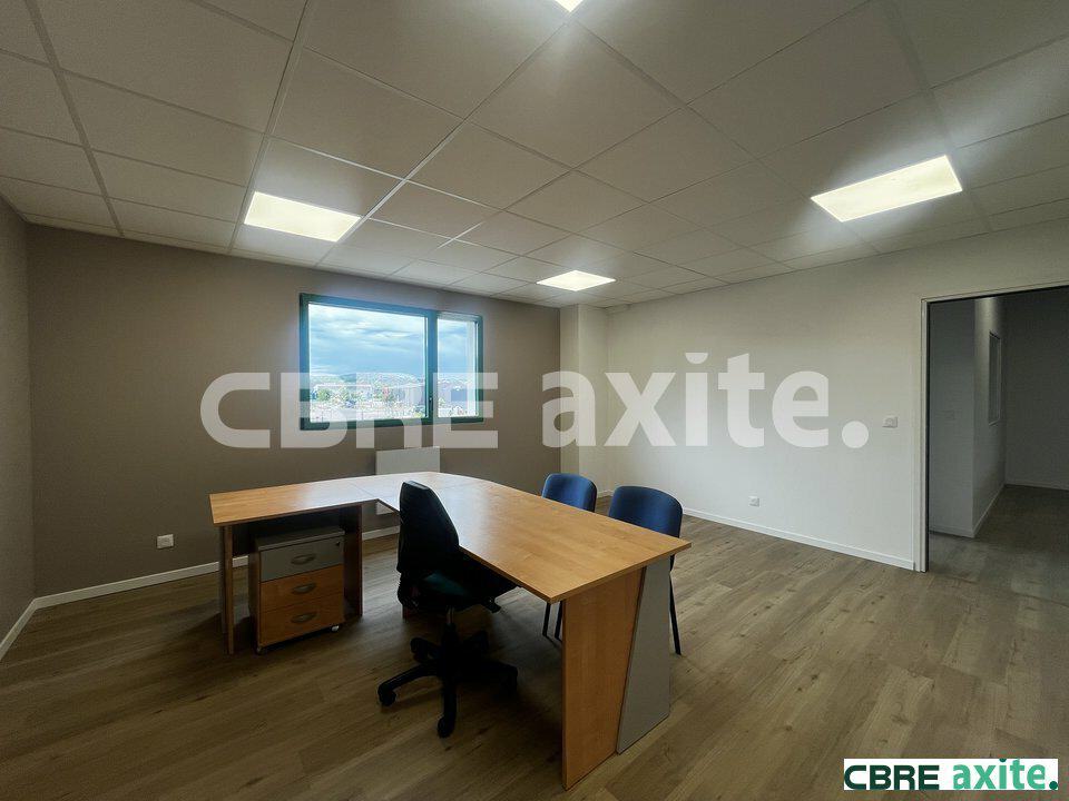 Local d’activité de 204 m² à louer à Villemoirieu, photo 3 sur 4