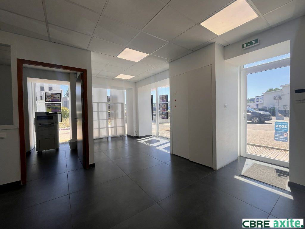 Local commercial de 193 m² à louer aux Abrets-en-Dauphiné, photo 2 sur 8