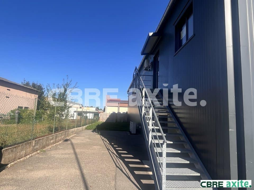 Bureaux de 77 m² à louer à Heyrieux, photo 3 sur 4