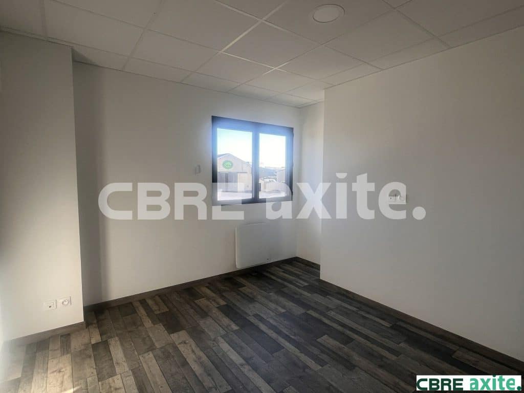 Bureaux de 77 m² à louer à Heyrieux, photo 4 sur 4
