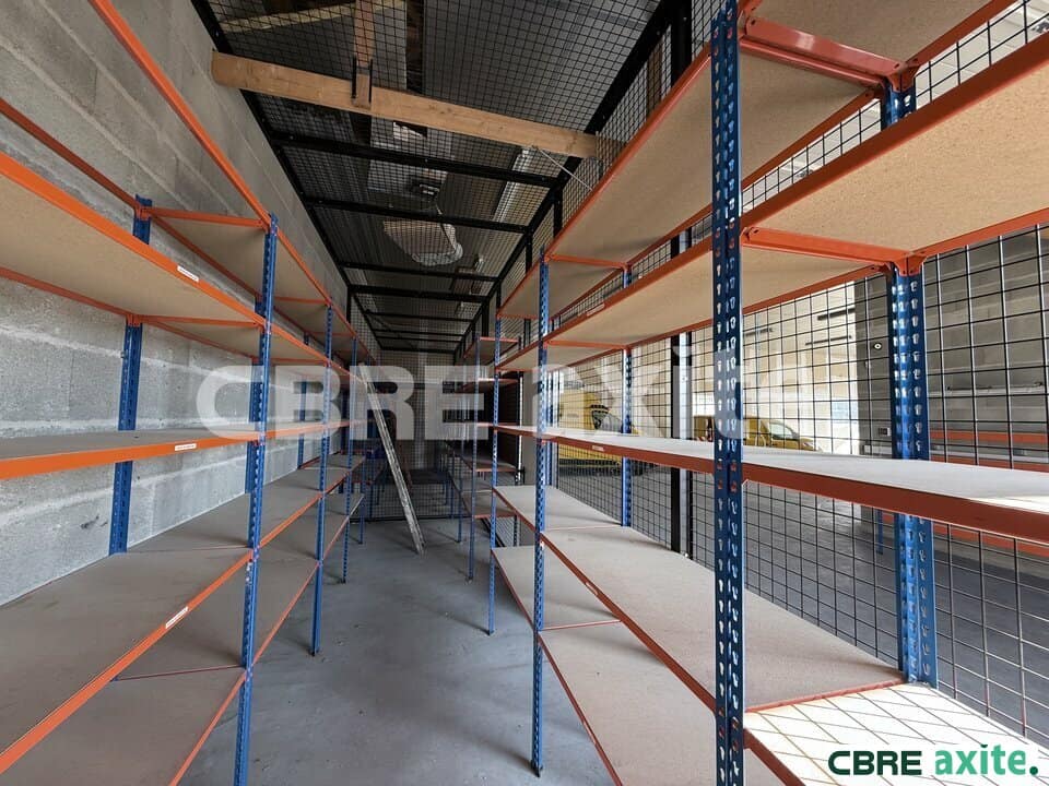 Local d’activité de 350 m² à louer à Nivolas-Vermelle, photo 4 sur 8