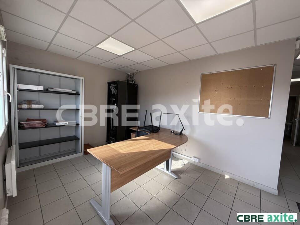 Local d’activité de 350 m² à louer à Nivolas-Vermelle, photo 7 sur 8