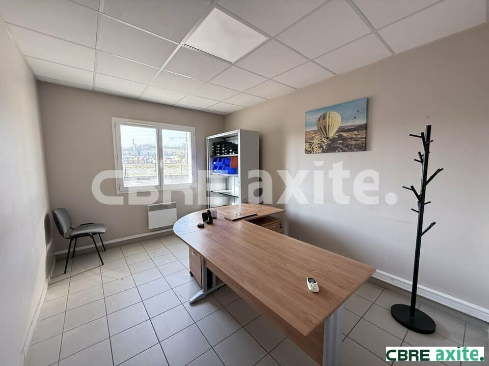 Local d’activité de 350 m² à louer à Nivolas-Vermelle, photo 8 sur 8