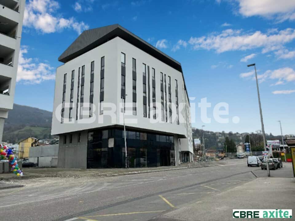 Bureaux de 173 à 925,5 m² à vendre à Voiron, photo 2 sur 8