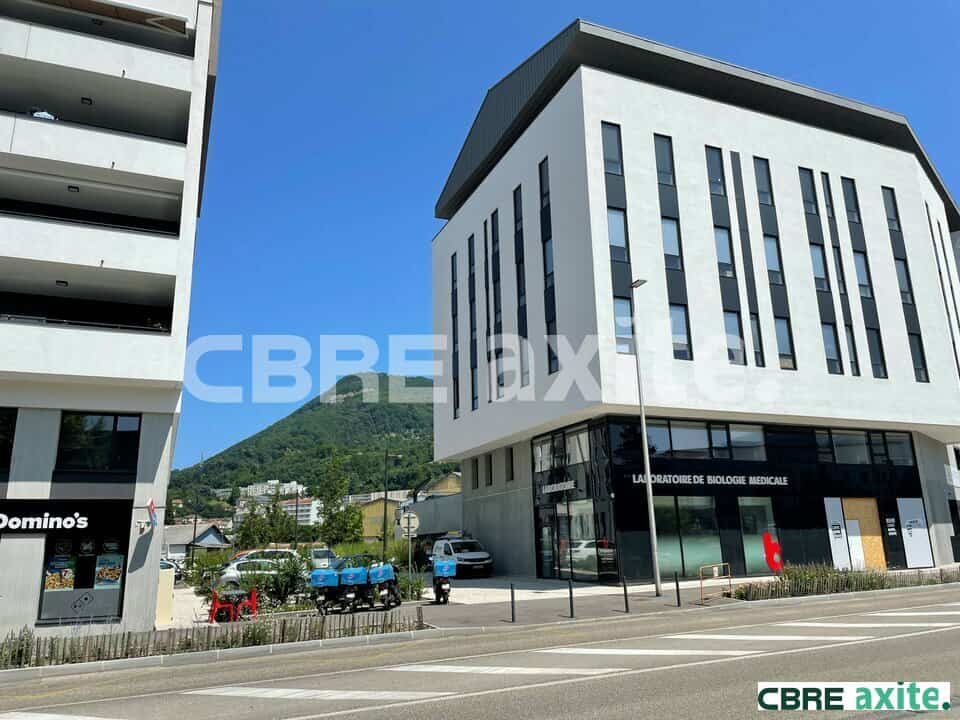Bureaux de 173 à 925,5 m² à vendre à Voiron, photo 6 sur 8