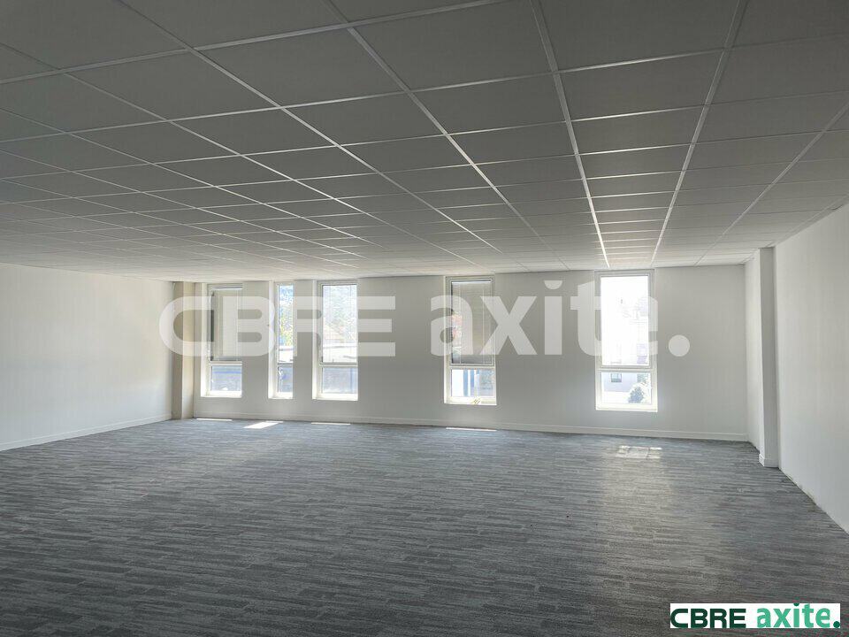 Bureaux de 173 à 925,5 m² à vendre à Voiron, photo 7 sur 8