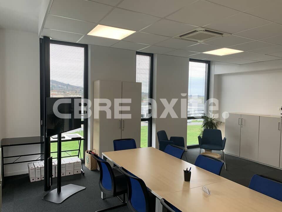 Bureaux de 68 m² à louer à Bourgoin-Jallieu, photo 4 sur 4