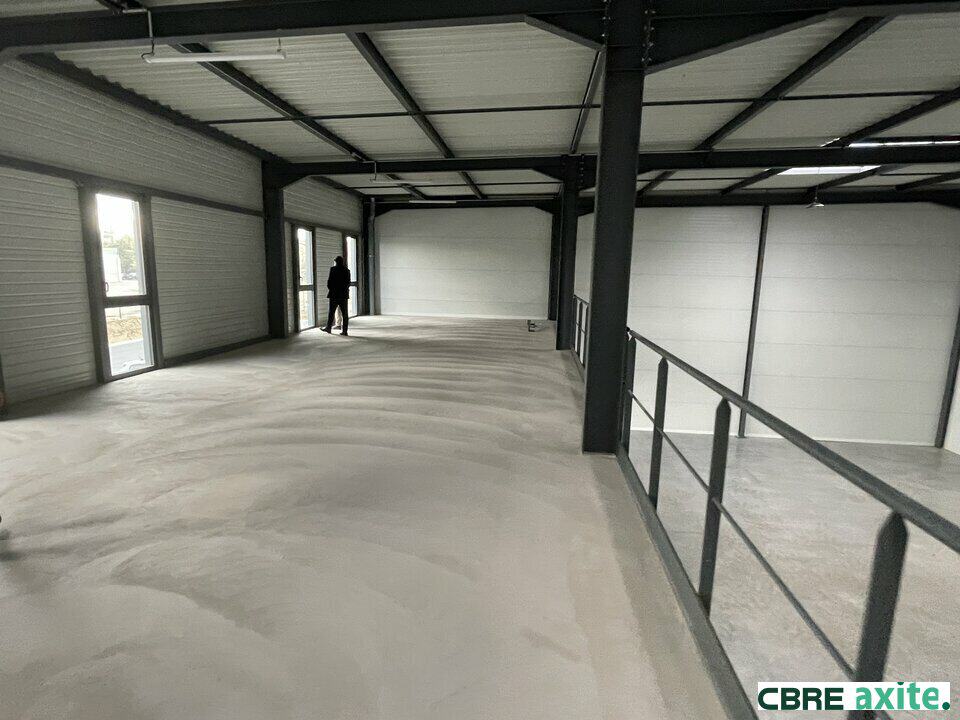 Local commercial de 443 m² à vendre à Villefontaine, photo 2 sur 5