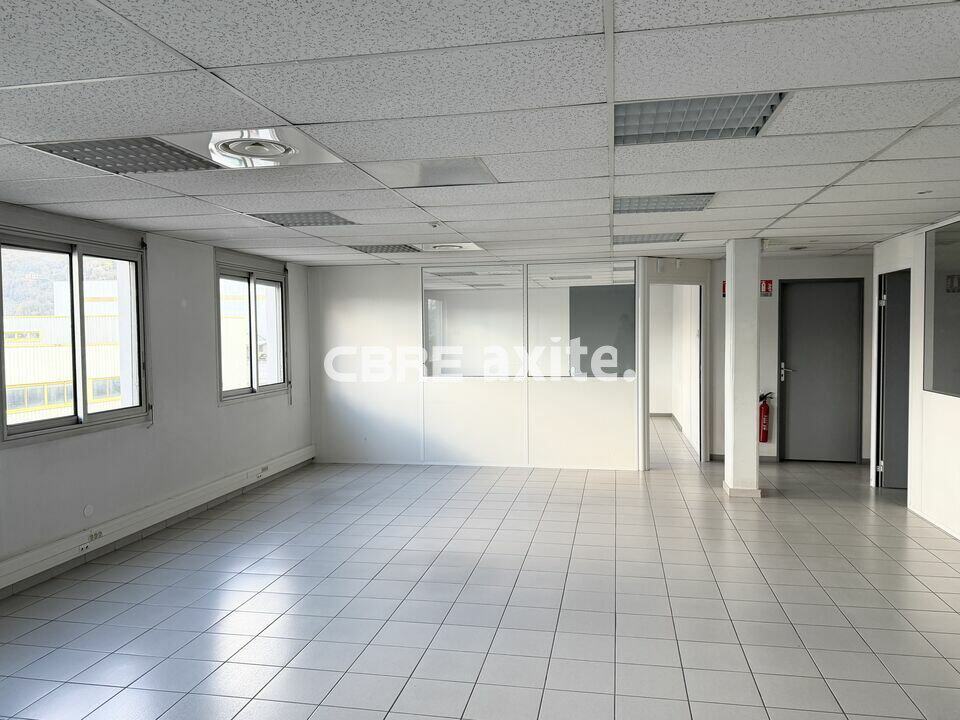 Local d’activité de 1 040 m² à louer à Saint-Alban-Leysse, photo 4 sur 5