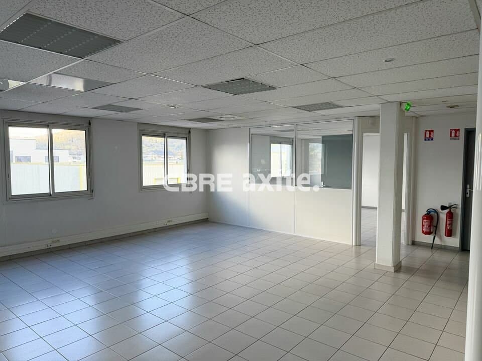 Local d’activité de 1 040 m² à louer à Saint-Alban-Leysse, photo 5 sur 5