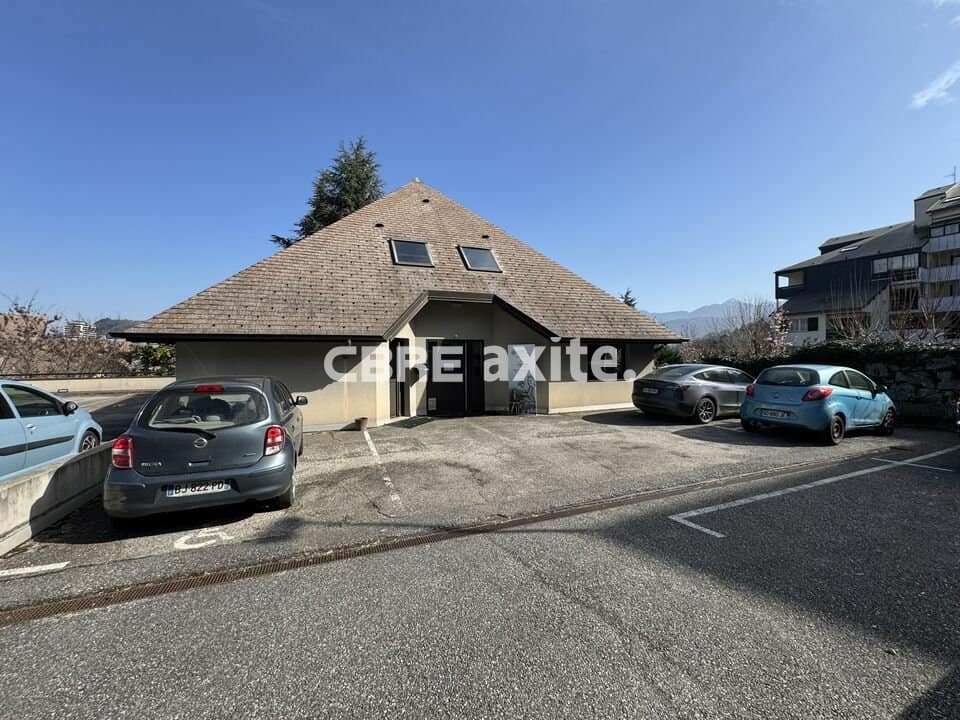 Bureaux de 223,5 m² à louer à Chambéry, photo 2 sur 8