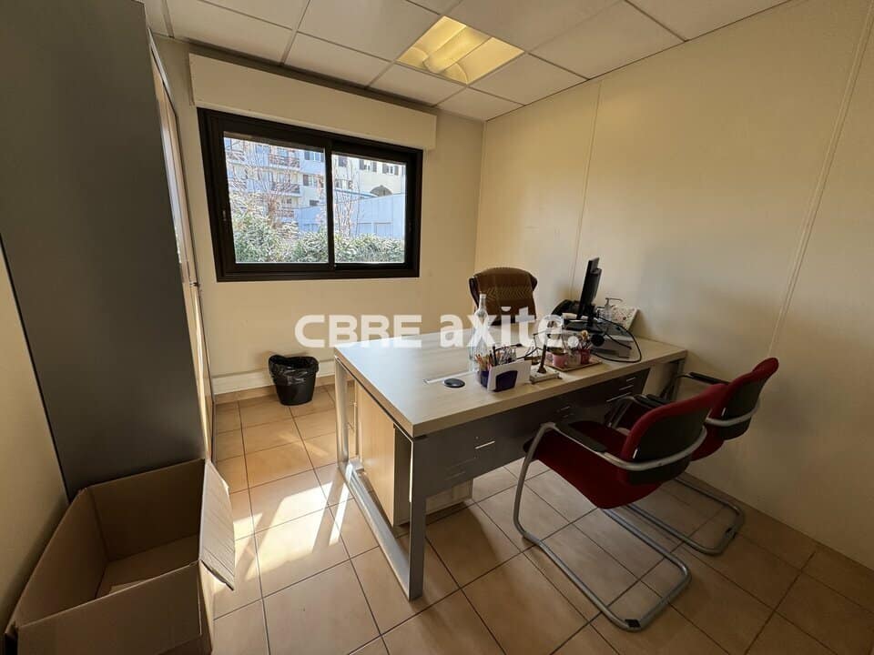 Bureaux de 223,5 m² à louer à Chambéry, photo 4 sur 8