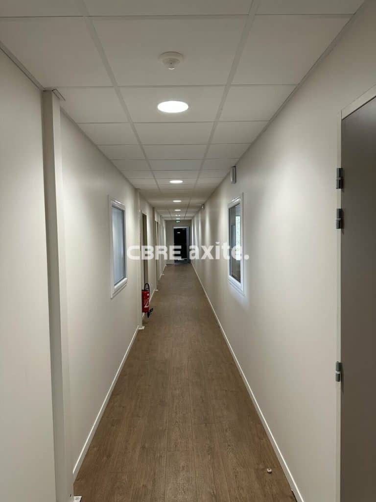 Local d’activité de 917 m² à louer au Bourget-du-Lac, photo 5 sur 7