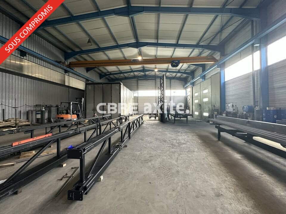 Local d’activité de 3 200 m² à vendre à Sainte-Hélène-du-Lac, photo 2 sur 3