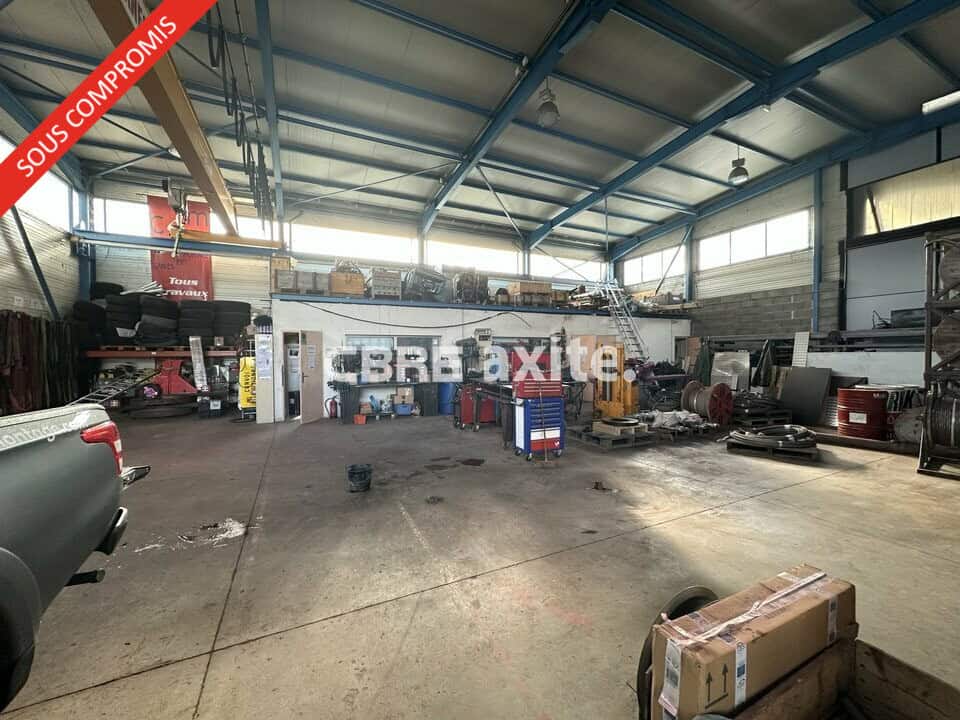 Local d’activité de 3 200 m² à vendre à Sainte-Hélène-du-Lac, photo 3 sur 3