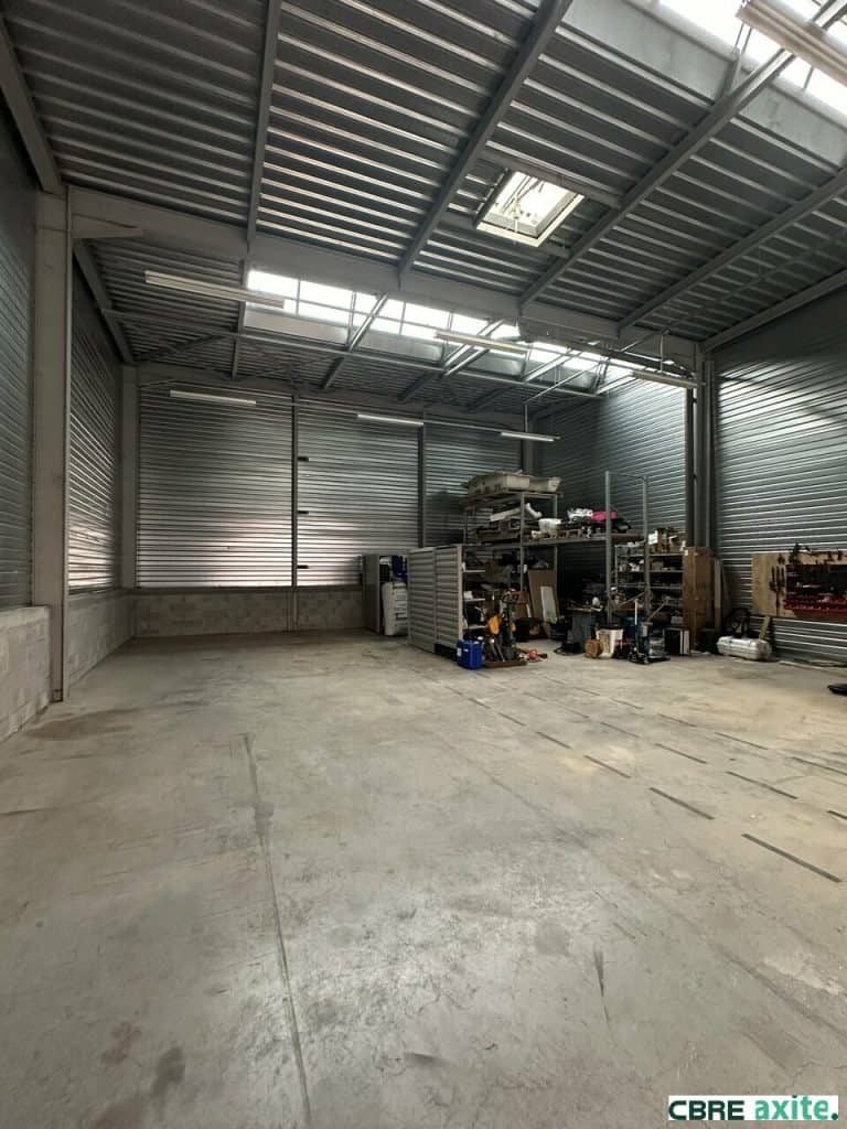 Local d’activité de 278 m² à louer à Méry, photo 2 sur 5