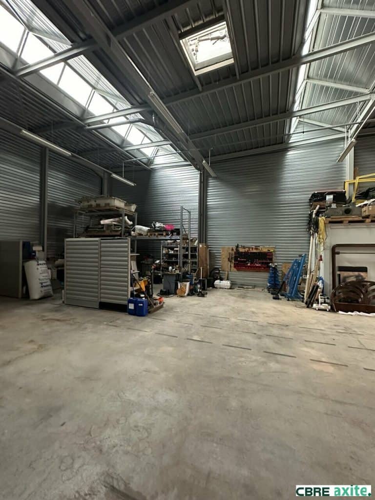 Local d’activité de 278 m² à louer à Méry, photo 3 sur 5
