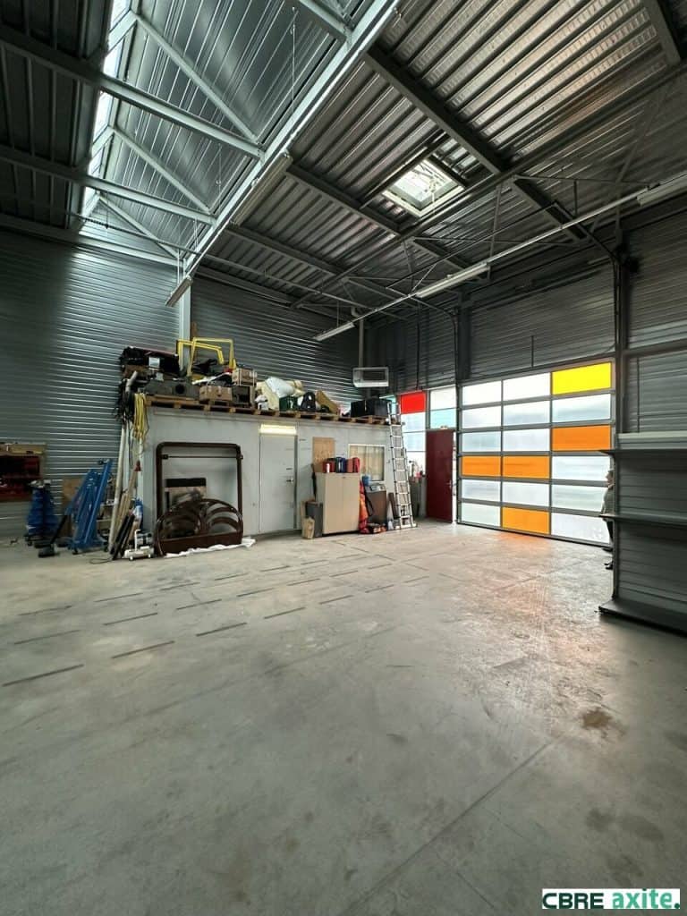 Local d’activité de 278 m² à louer à Méry, photo 4 sur 5