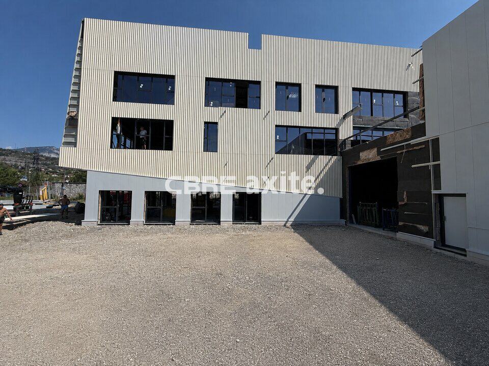 Bureaux de 570 m² à louer à Chambéry, photo 2 sur 7