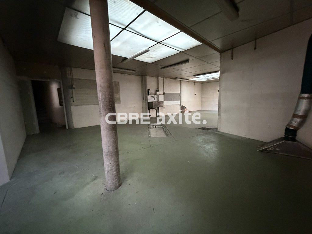 Local commercial de 450 m² à louer à Aix-les-Bains, photo 3 sur 4