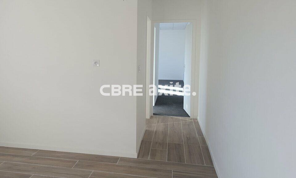 Local d’activité de 721 m² à louer à Saint-Alban-Leysse, photo 2 sur 6