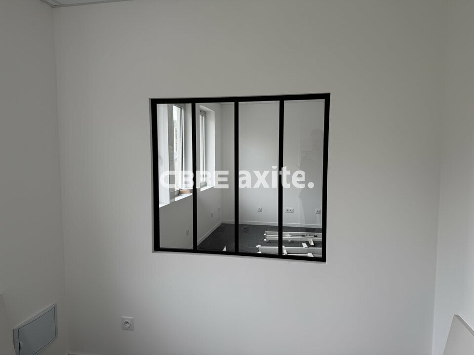 Local d’activité de 721 m² à louer à Saint-Alban-Leysse, photo 4 sur 6