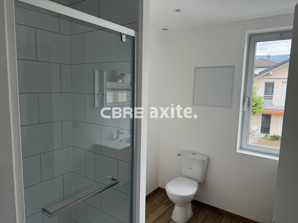 Local d’activité de 721 m² à louer à Saint-Alban-Leysse, photo 5 sur 6