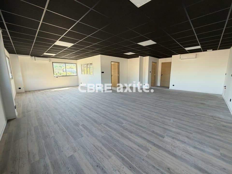 Bureaux de 107 m² à louer à Chambéry, photo 3 sur 8