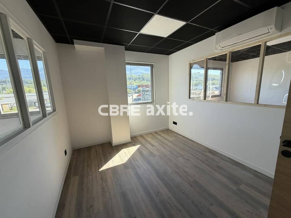 Bureaux de 107 m² à louer à Chambéry, photo 5 sur 8