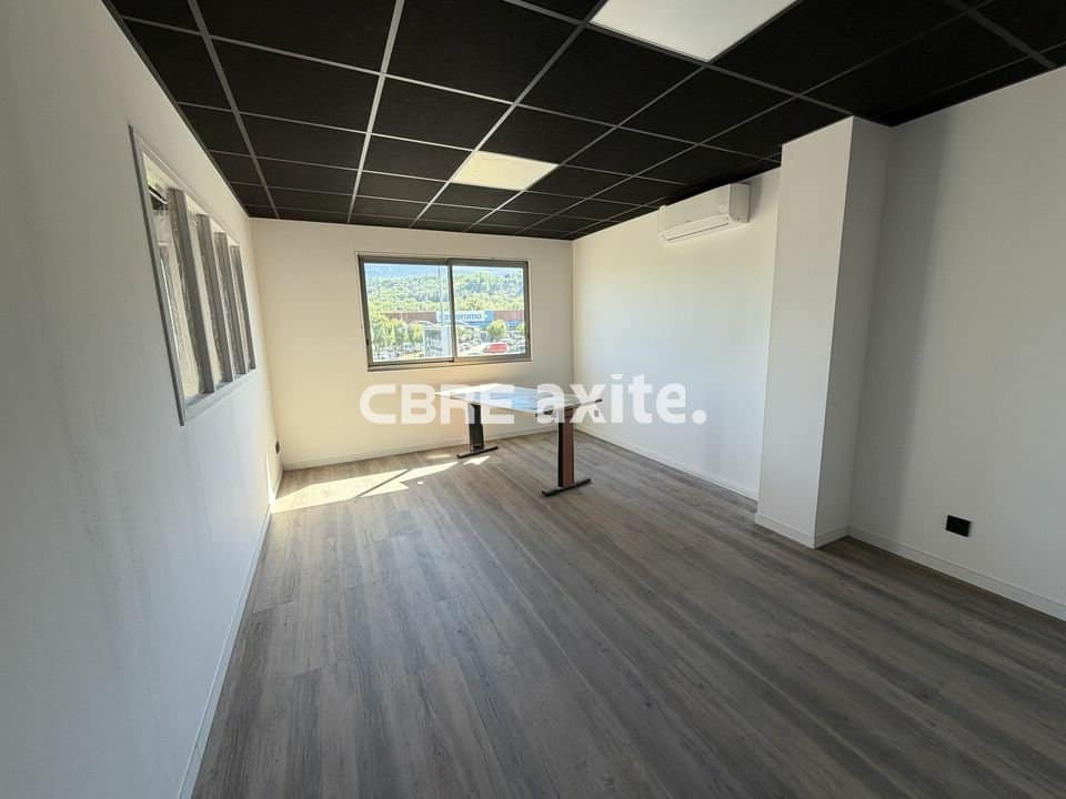 Bureaux de 107 m² à louer à Chambéry, photo 8 sur 8
