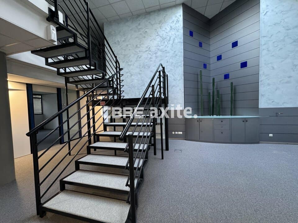 Bureaux de 77,7 m² à louer au Bourget-du-Lac, photo 2 sur 5