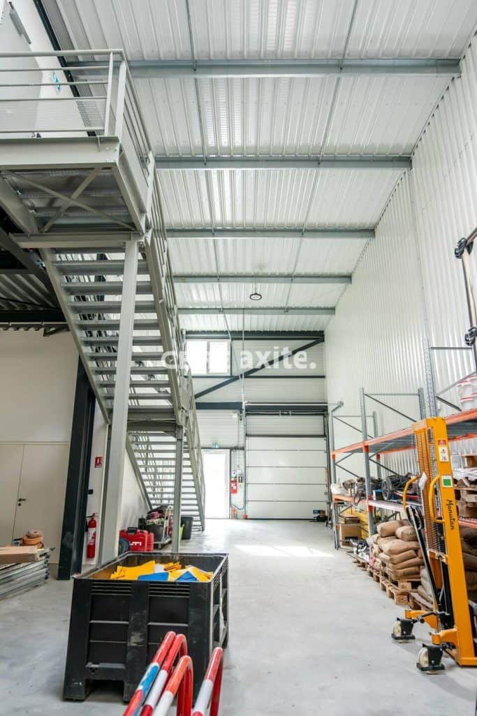 Local d’activité de 305 m² à louer à Méry, photo 5 sur 8