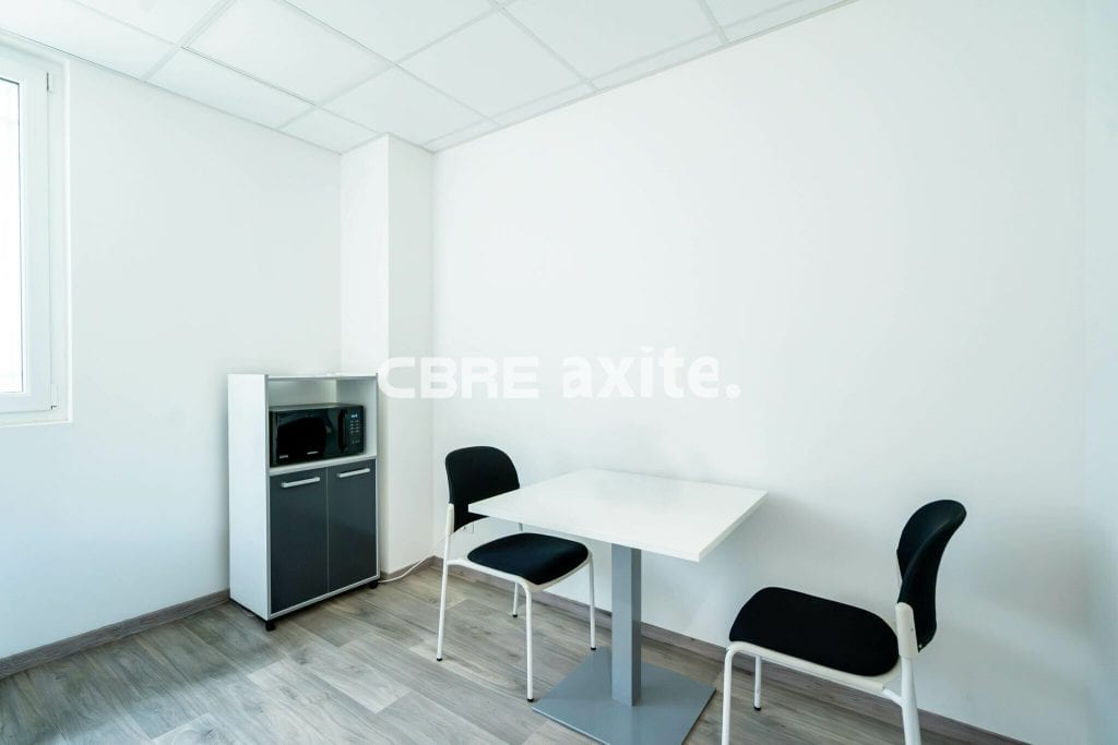 Local d’activité de 305 m² à louer à Méry, photo 8 sur 8