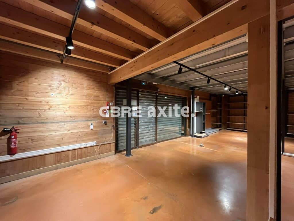 Local commercial de 250 m² à louer à Gilly-sur-Isère, photo 2 sur 5