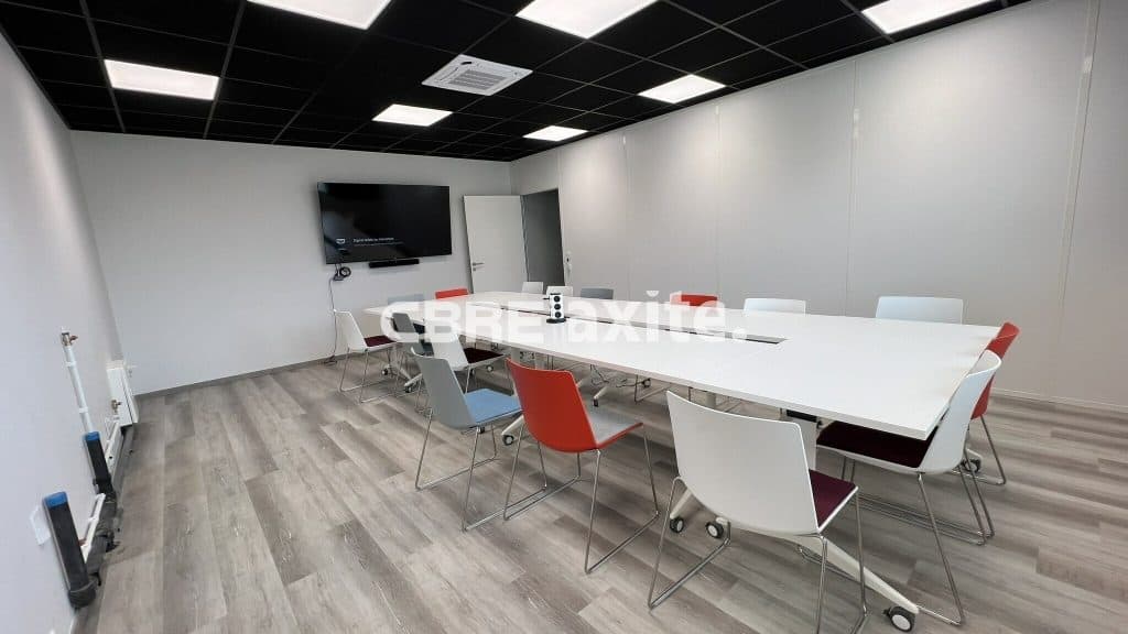 Local d’activité de 351 m² à louer à Sainte-Hélène-du-Lac, photo 5 sur 5