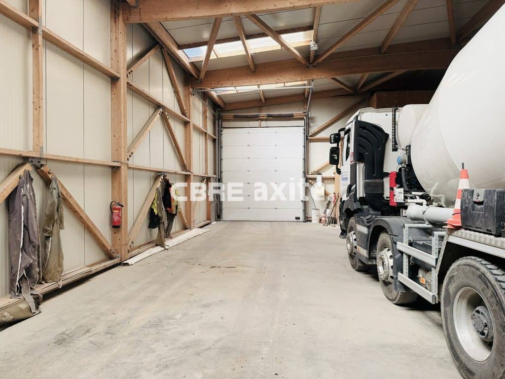 Local d’activité de 420 m² à louer à Entrelacs, photo 4 sur 4