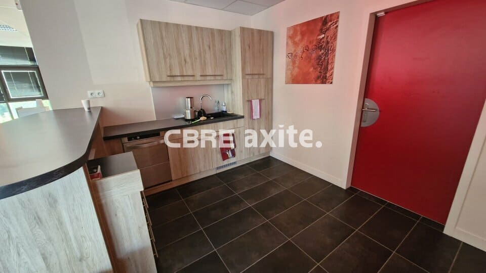 Bureaux de 255 m² à louer à Challes-les-Eaux, photo 8 sur 8