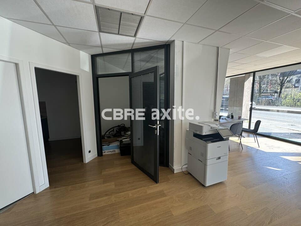 Local commercial de 85,6 m² à louer à Chambéry, photo 3 sur 5