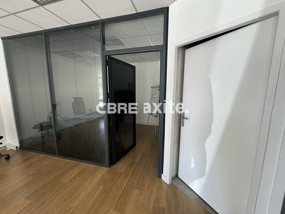 Local commercial de 85,6 m² à louer à Chambéry, photo 4 sur 5