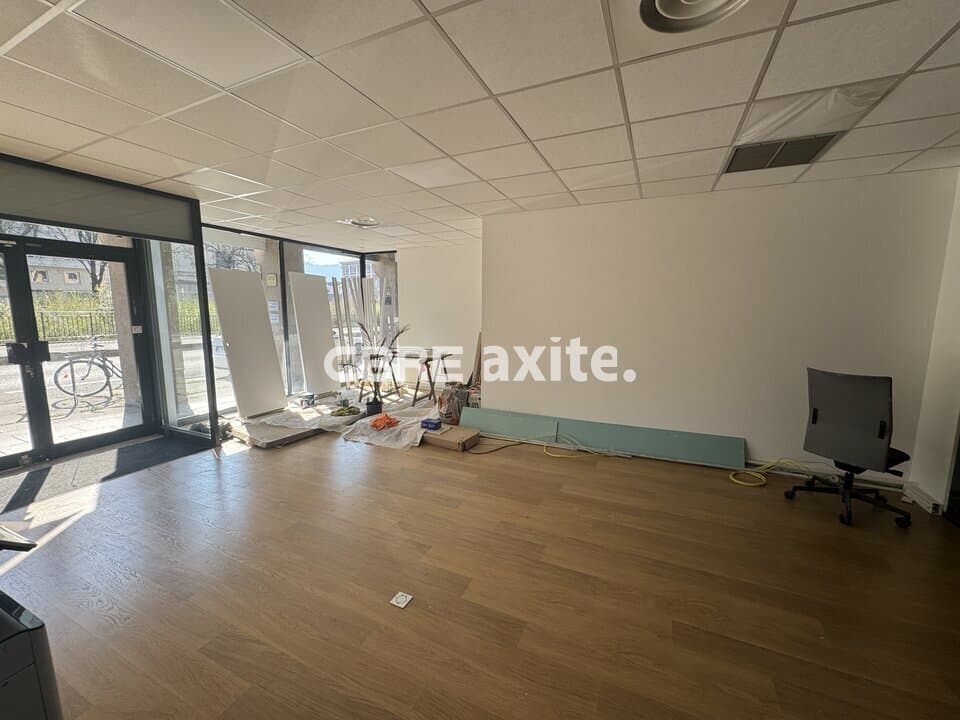 Local commercial de 85,6 m² à louer à Chambéry, photo 5 sur 5