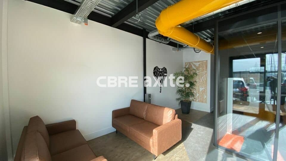 Local d’activité de 371 m² à vendre à Sainte-Hélène-du-Lac, photo 4 sur 6