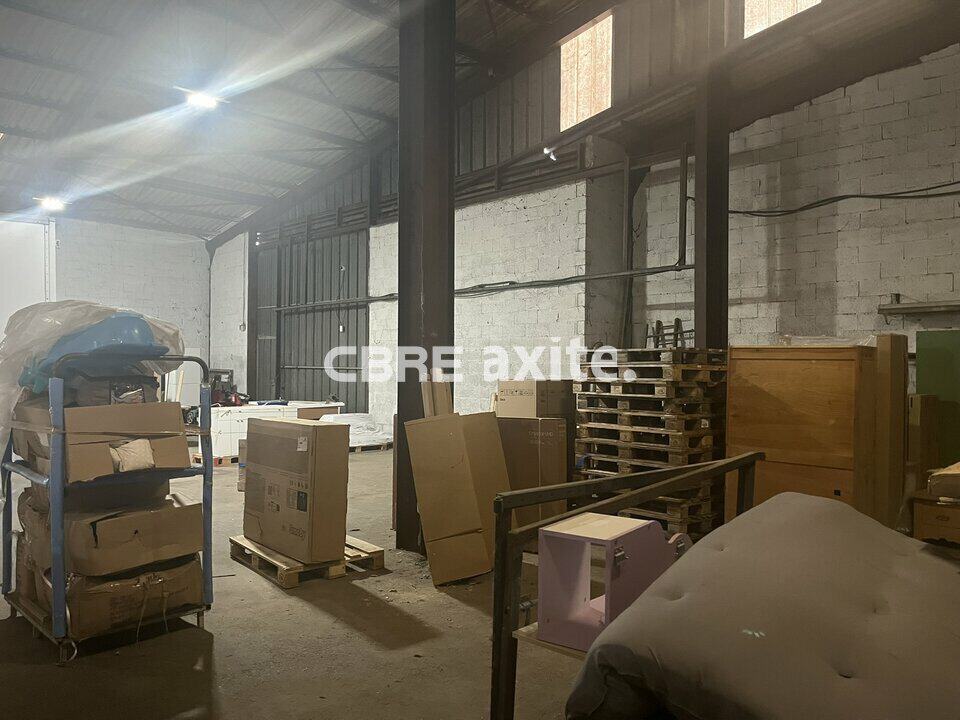 Local d’activité de 1 127 m² à vendre à Saint-Pierre-d'Albigny, photo 2 sur 4