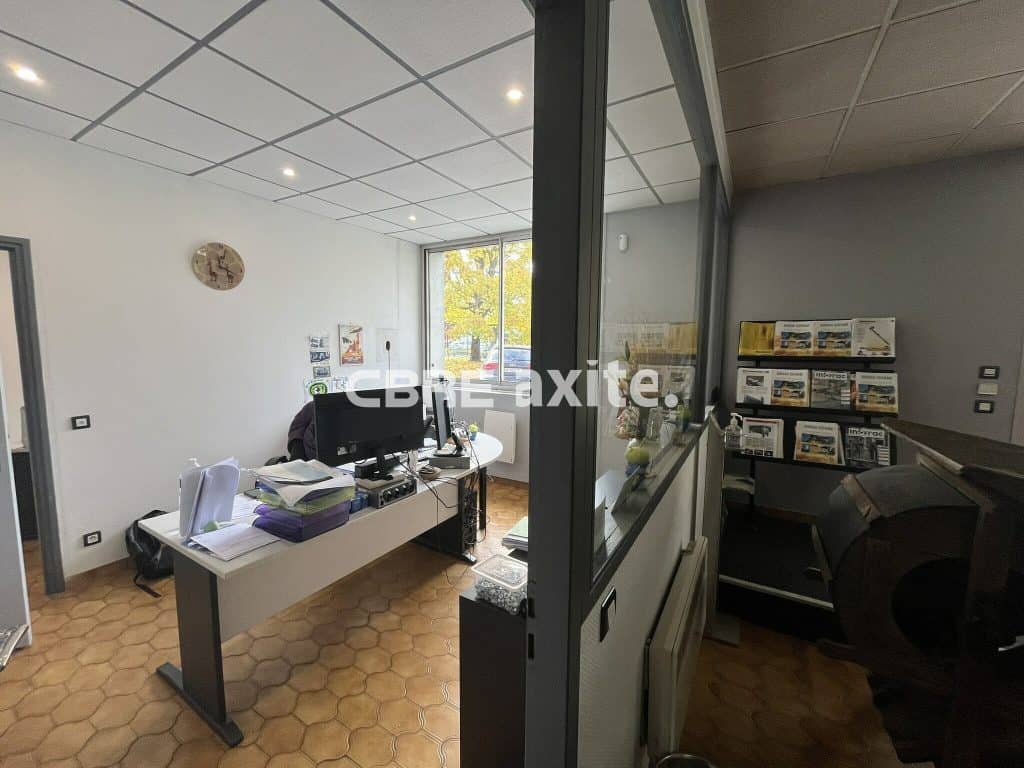 Local d’activité de 1 127 m² à vendre à Saint-Pierre-d'Albigny, photo 3 sur 4