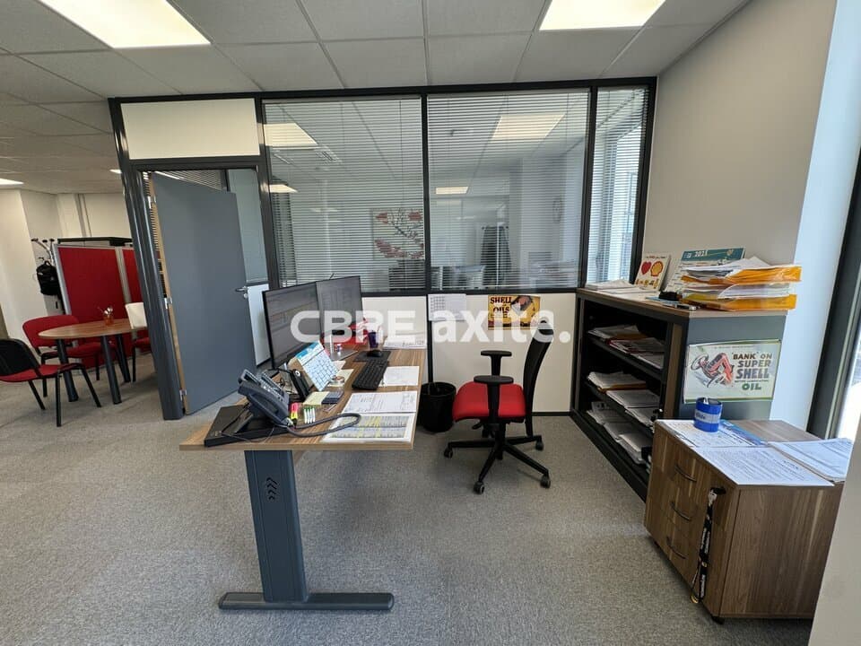 Bureaux de 109 m² à louer au Bourget-du-Lac, photo 2 sur 4